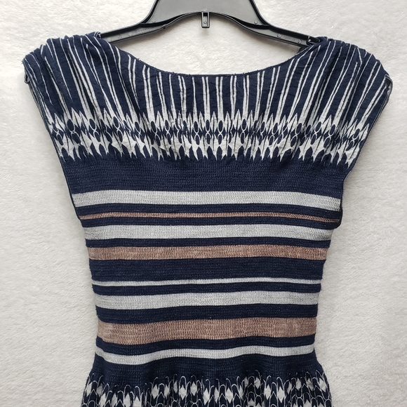 Max Studios V-Nneck Midi Dress - Picture 4 of 6